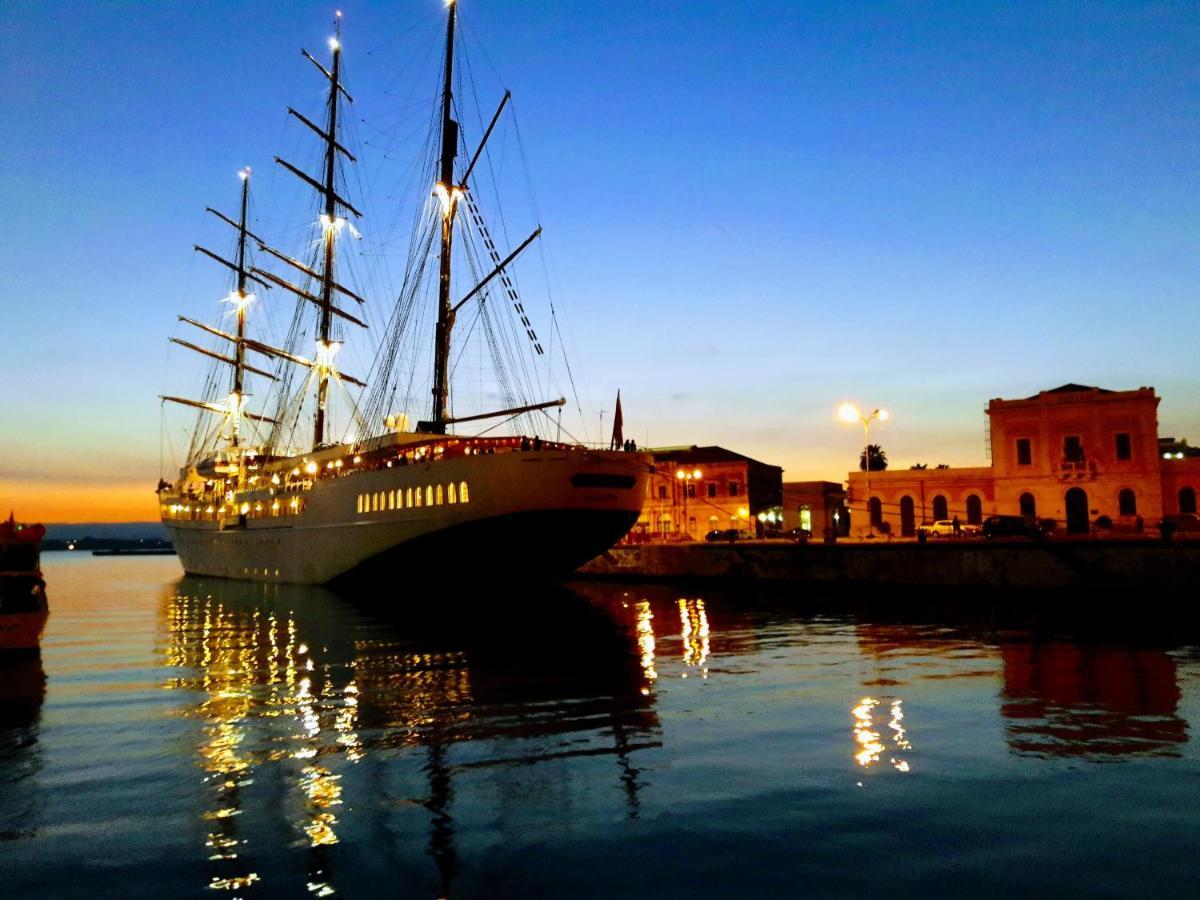 Elegante Appartamento In Palazzo Storico Ortigia Syracuse ภายนอก รูปภาพ