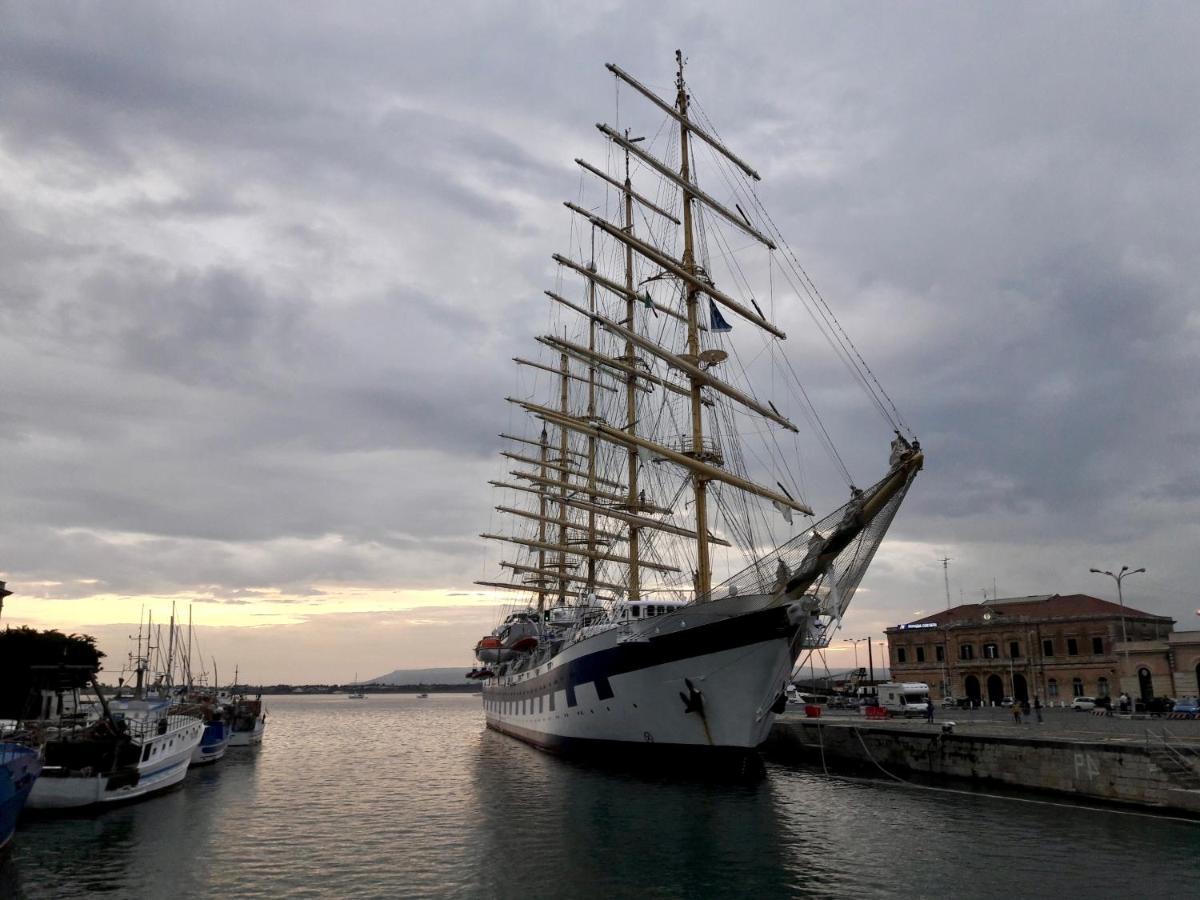 Elegante Appartamento In Palazzo Storico Ortigia Syracuse ภายนอก รูปภาพ
